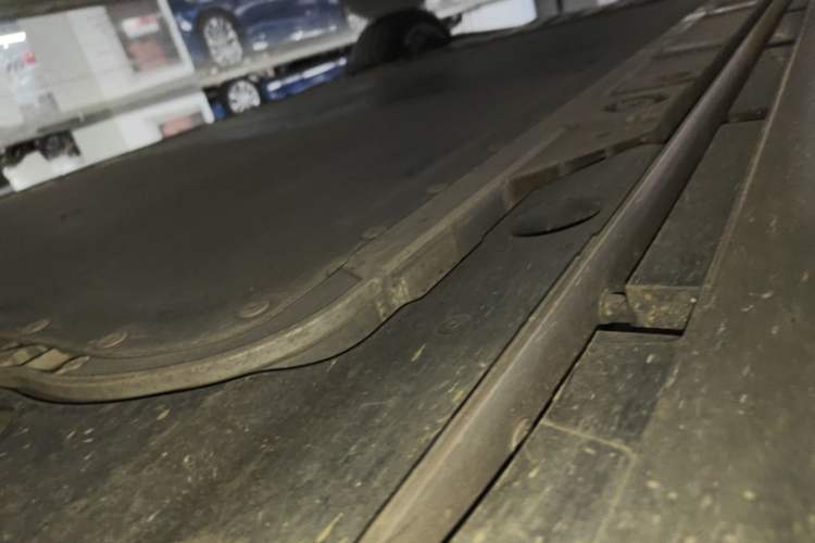 Used ONVO L60 2025 Model—60 kWh All-Wheel-Drive Version Right Side Sill