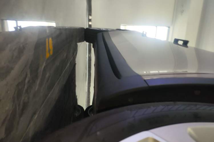Used ONVO L60 2025 Model—60 kWh All-Wheel-Drive Version Right Side Sill