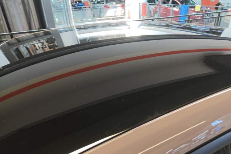 Used ONVO L60 2025 Model—60 kWh Rear-Wheel-Drive Version Roof