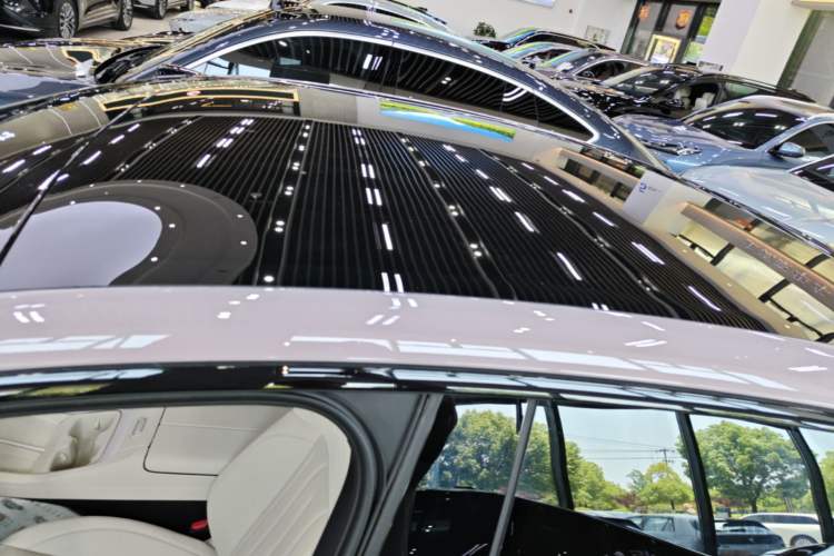 Used ONVO L60 2025 Model—60 kWh All-Wheel-Drive Version Roof