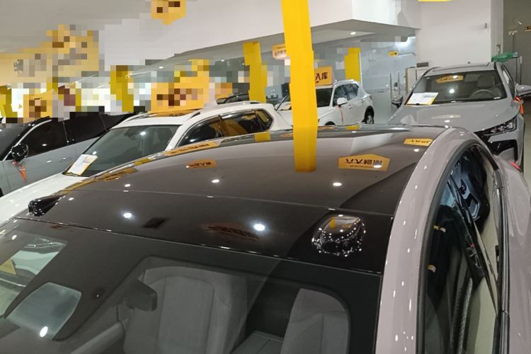 Used ONVO L60 2025 Model—60 kWh Rear-Wheel-Drive Version Roof