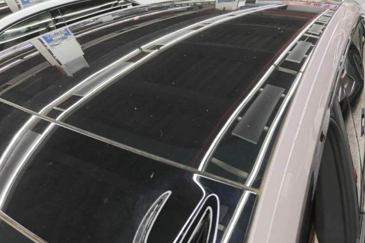 Used ONVO L60 2025 Model—60 kWh Rear-Wheel-Drive Version Roof