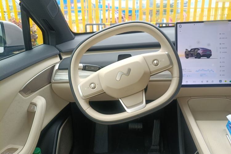 Used ONVO L60 2025 Model—60 kWh Rear-Wheel-Drive Version Steering Wheel