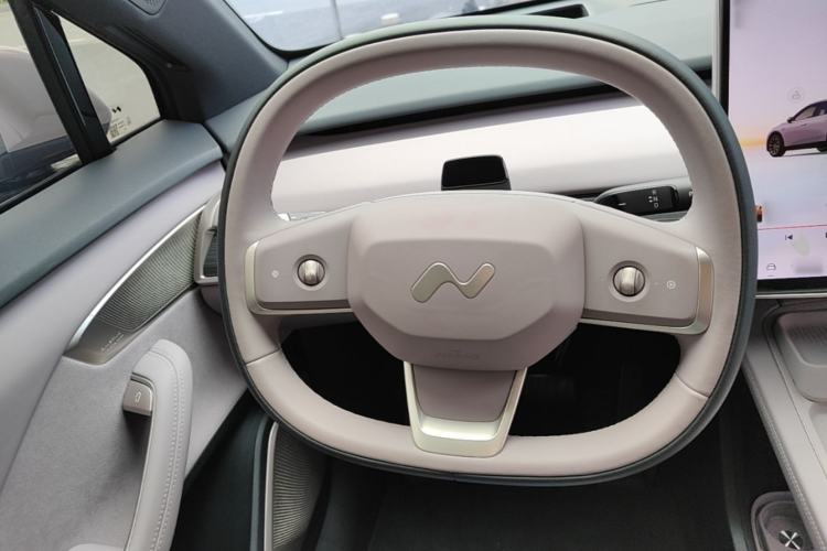 Used ONVO L60 2025 Model—60 kWh All-Wheel-Drive Version Steering Wheel
