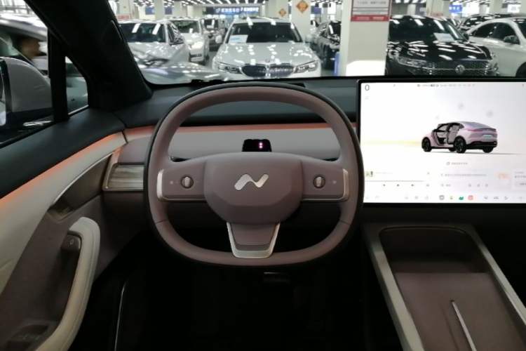 Used ONVO L60 2025 Model, 60kWh Violet Limited Edition Steering Wheel