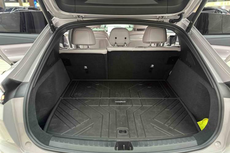 Used ONVO L60 2025 Model—60 kWh Rear-Wheel-Drive Version Trunk