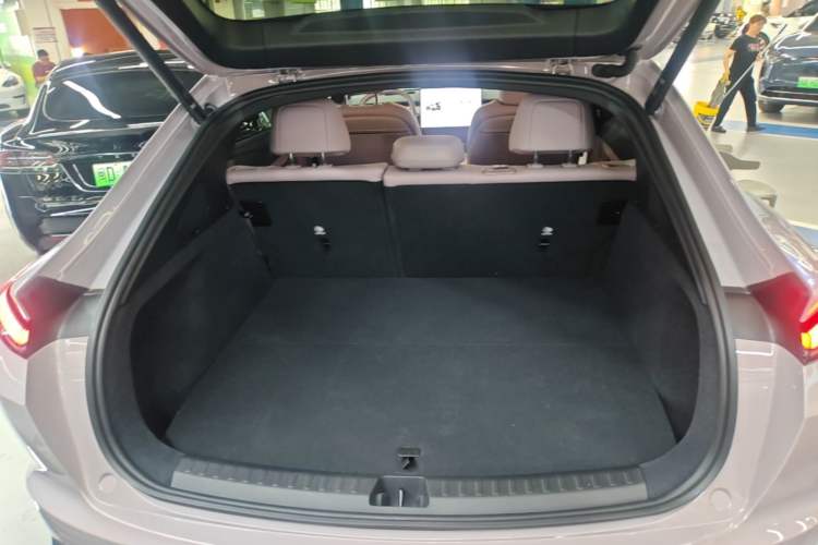 Used ONVO L60 2025 Model, 60kWh Violet Limited Edition Trunk