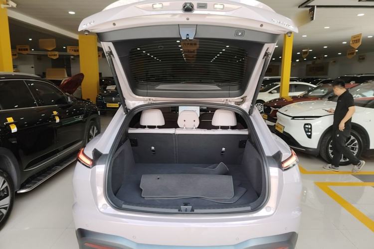 Used ONVO L60 2025 Model—60 kWh Rear-Wheel-Drive Version Trunk