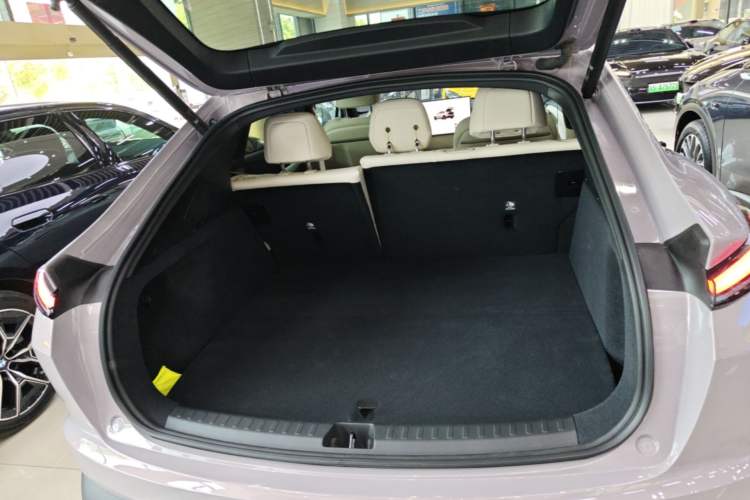 Used ONVO L60 2025 Model—60 kWh All-Wheel-Drive Version Trunk