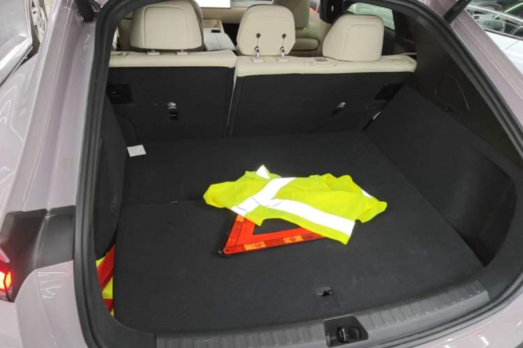 Used ONVO L60 2025 Model—60 kWh Rear-Wheel-Drive Version Trunk