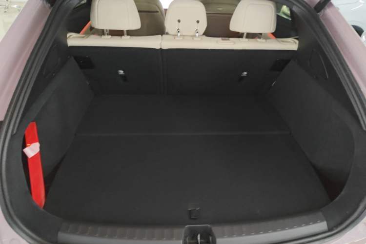 Used ONVO L60 2025 Model—60 kWh All-Wheel-Drive Version Trunk