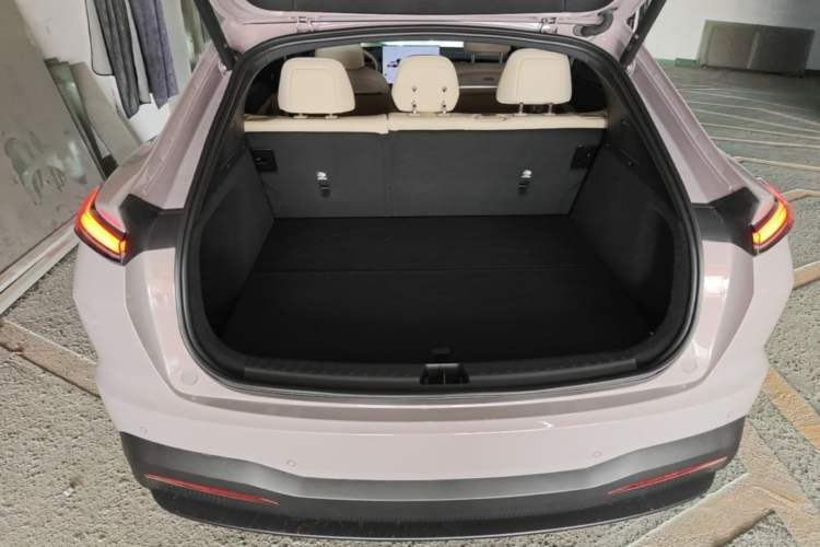Used ONVO L60 2025 Model—60 kWh All-Wheel-Drive Version Trunk