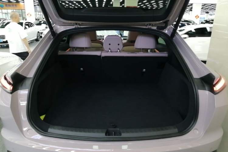Used ONVO L60 2025 Model, 60kWh Violet Limited Edition Trunk