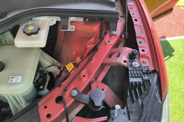 Used ONVO L60 2025 Model—60 kWh Rear-Wheel-Drive Version Engine Bay Left