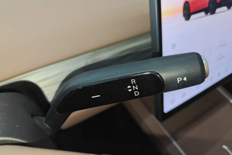 Used ONVO L60 2025 Model—60 kWh All-Wheel-Drive Version Gear Lever