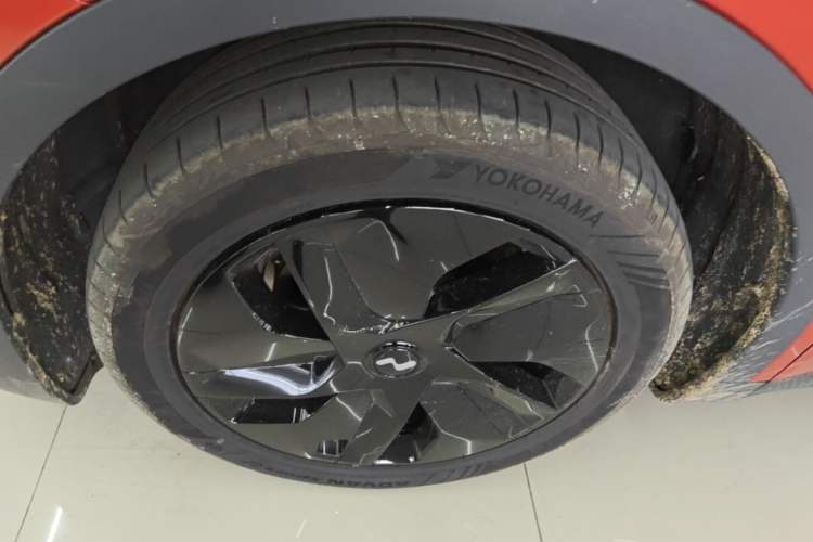 Used ONVO L60 2025 Model—60 kWh All-Wheel-Drive Version Left Front Wheel Hub