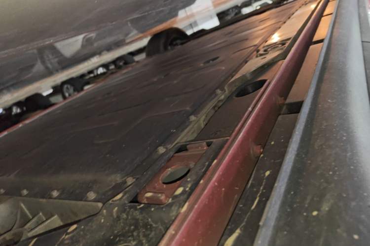 Used ONVO L60 2025 Model—60 kWh All-Wheel-Drive Version Left Side Sill