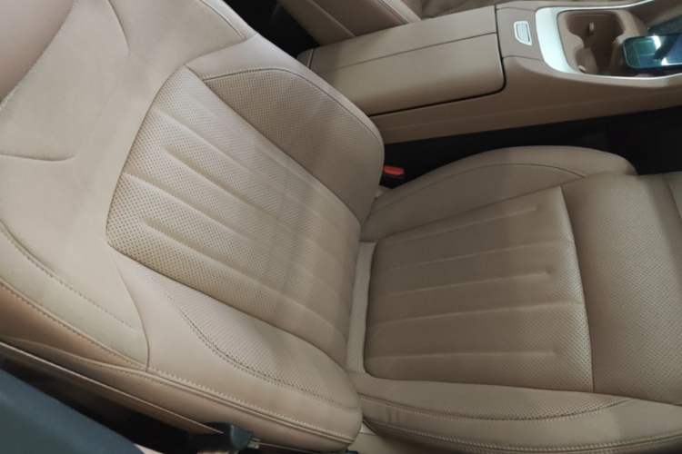Used ONVO L60 2025 Model—60 kWh All-Wheel-Drive Version Right Front Seat
