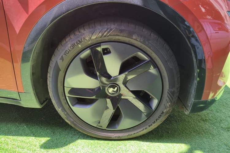 Used ONVO L60 2025 Model—60 kWh Rear-Wheel-Drive Version Right Front Wheel Hub
