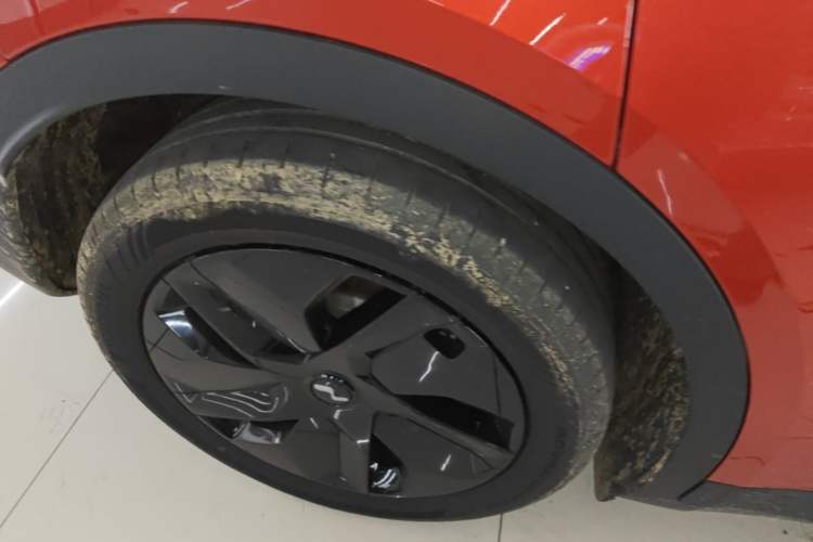 Used ONVO L60 2025 Model—60 kWh All-Wheel-Drive Version Right Rear Wheel Hub