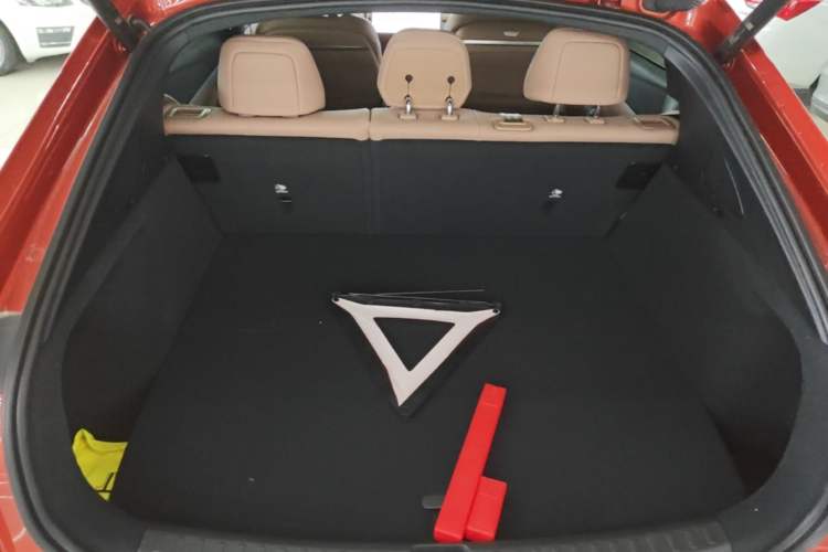 Used ONVO L60 2025 Model—60 kWh All-Wheel-Drive Version Trunk