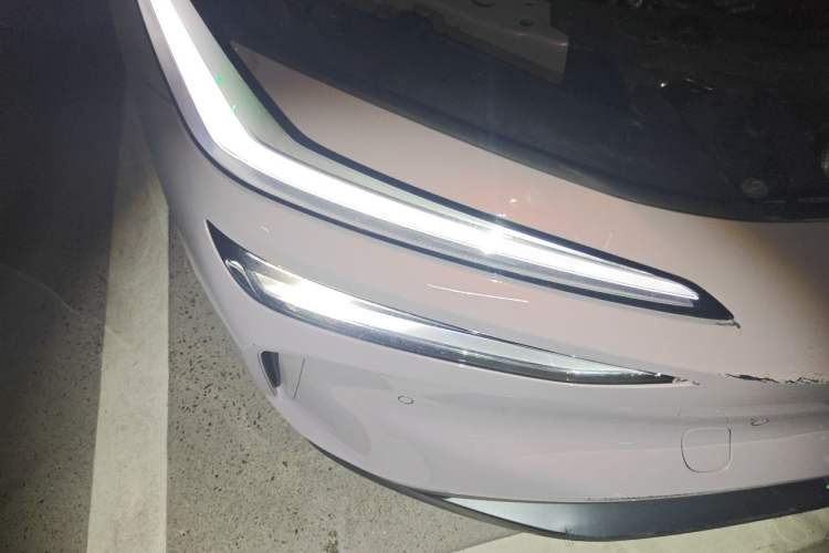 Used ONVO L60 2025 Model—60 kWh Rear-Wheel-Drive Version Right Front Headlight