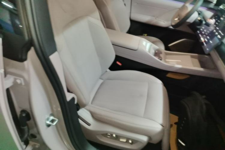 Used ONVO L60 2025 Model—60 kWh Rear-Wheel-Drive Version Right Front Seat