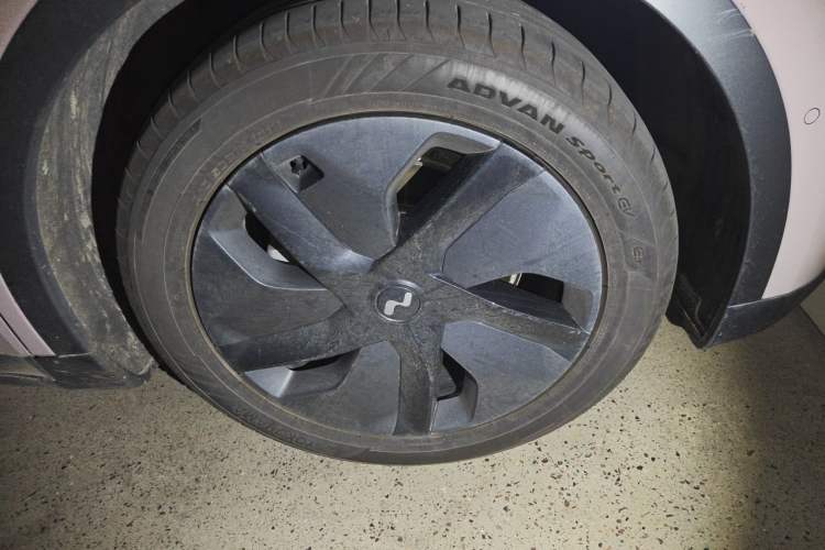 Used ONVO L60 2025 Model—60 kWh Rear-Wheel-Drive Version Right Front Wheel Hub