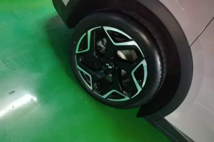 Used ONVO L60 2025 Model—60 kWh Rear-Wheel-Drive Version Right Rear Wheel Hub