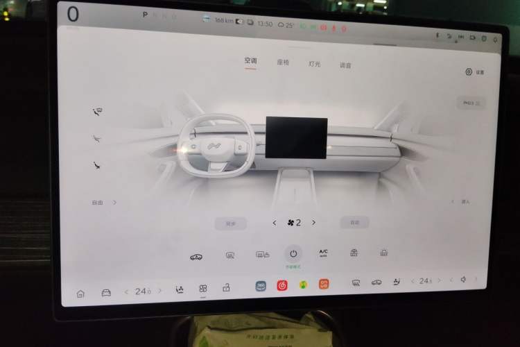 Used ONVO L60 2025 Model—60 kWh Rear-Wheel-Drive Version Audio And AC Panel