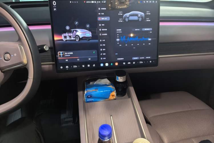 Used ONVO L60 2025 Model—85 kWh Rear-Wheel-Drive Version Audio And AC Panel