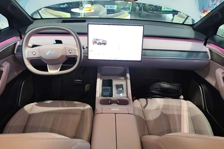 Used ONVO L60 2025 Model—60 kWh Rear-Wheel-Drive Version Center Console