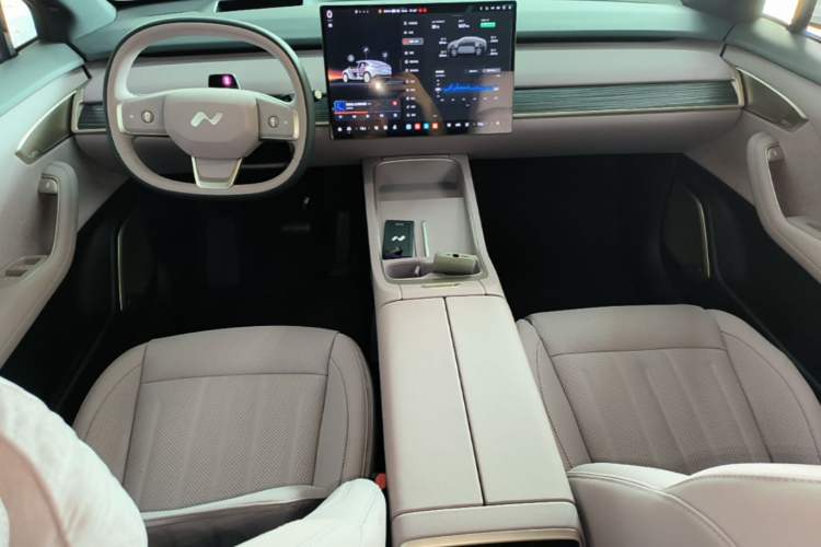 Used ONVO L60 2025 Model—60 kWh All-Wheel-Drive Version Center Console