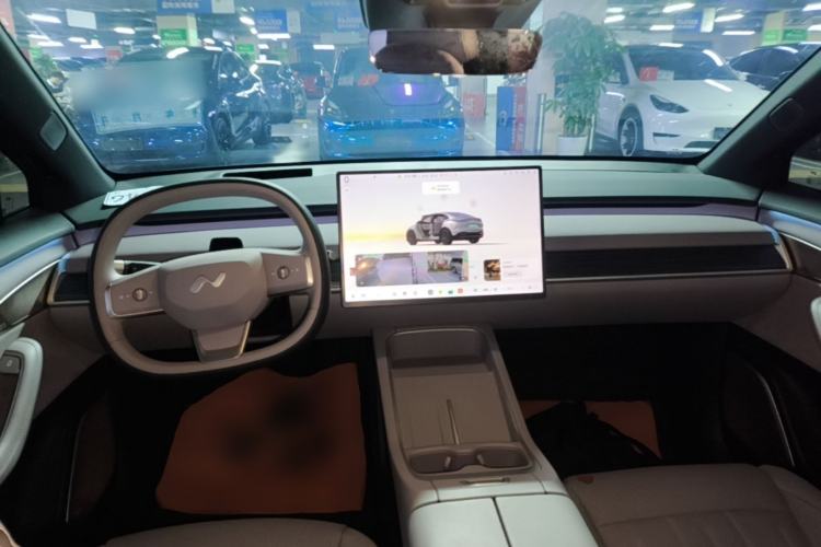 Used ONVO L60 2025 Model—60 kWh Rear-Wheel-Drive Version Center Console