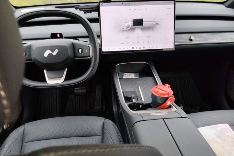Used ONVO L60 2025 Model—85 kWh Rear-Wheel-Drive Version Center Console