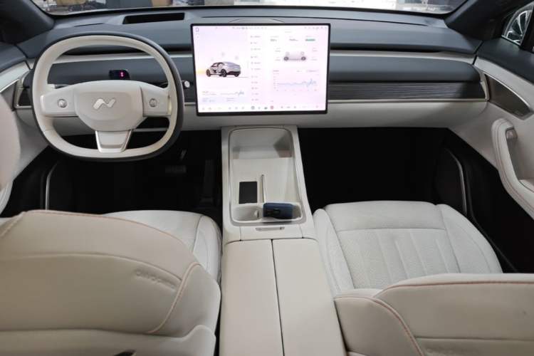 Used ONVO L60 2025 Model—60 kWh All-Wheel-Drive Version Center Console