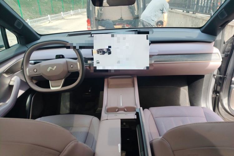 Used ONVO L60 2025 Model—60 kWh Rear-Wheel-Drive Version Center Console