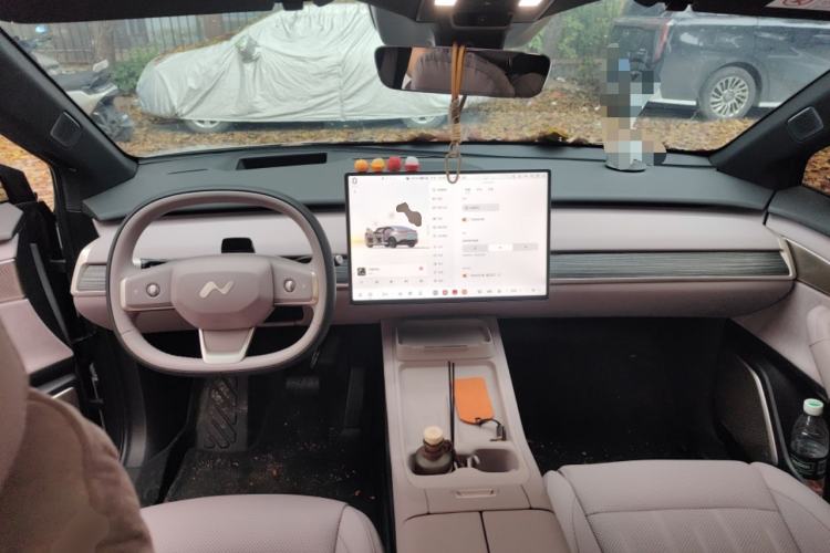 Used ONVO L60 2025 Model—85 kWh Rear-Wheel-Drive Version Center Console