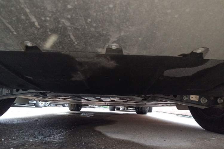Used ONVO L60 2025 Model—60 kWh Rear-Wheel-Drive Version Chassis Front