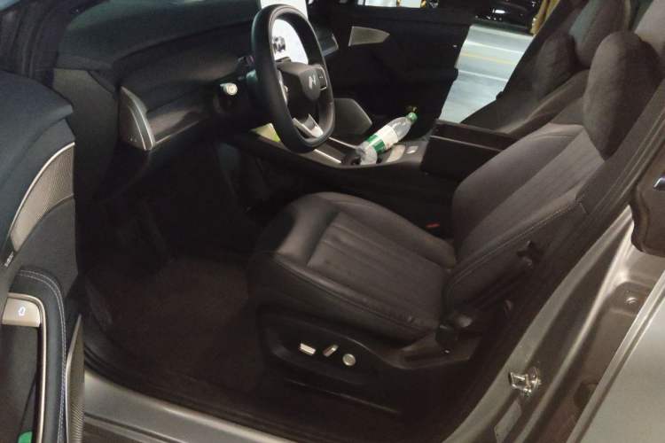 Used ONVO L60 2025 Model—60 kWh Rear-Wheel-Drive Version Driver Seat