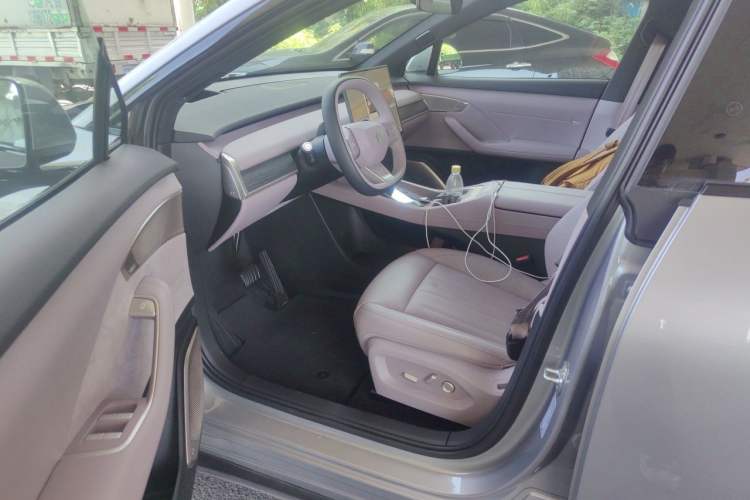 Used ONVO L60 2025 Model—60 kWh Rear-Wheel-Drive Version Driver Seat