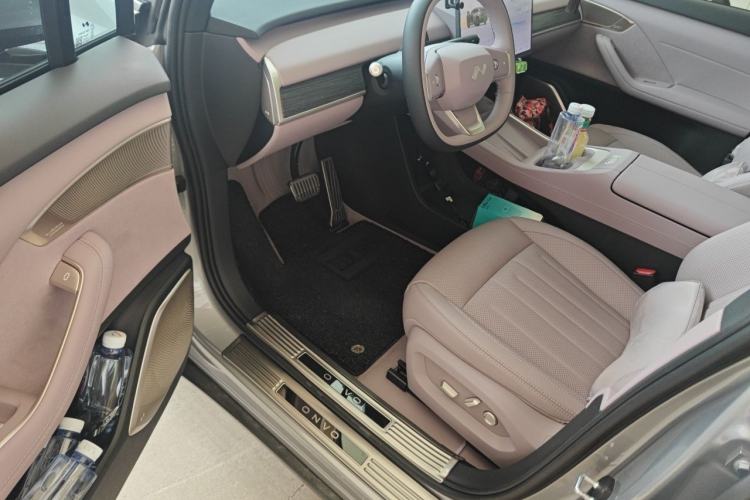 Used ONVO L60 2025 Model—60 kWh Rear-Wheel-Drive Version Driver Seat