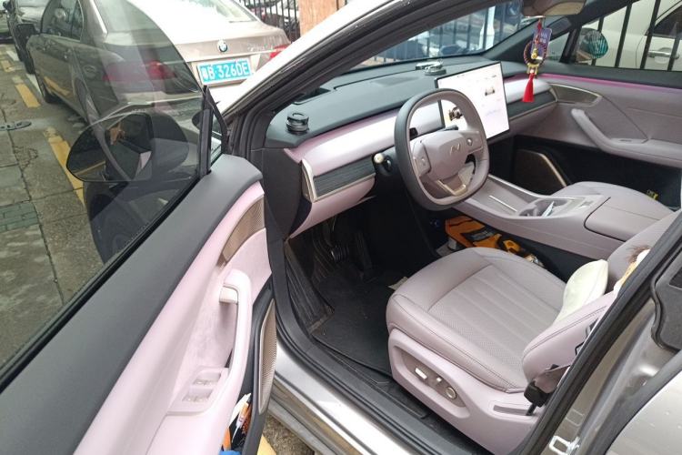 Used ONVO L60 2025 Model—60 kWh Rear-Wheel-Drive Version Driver Seat