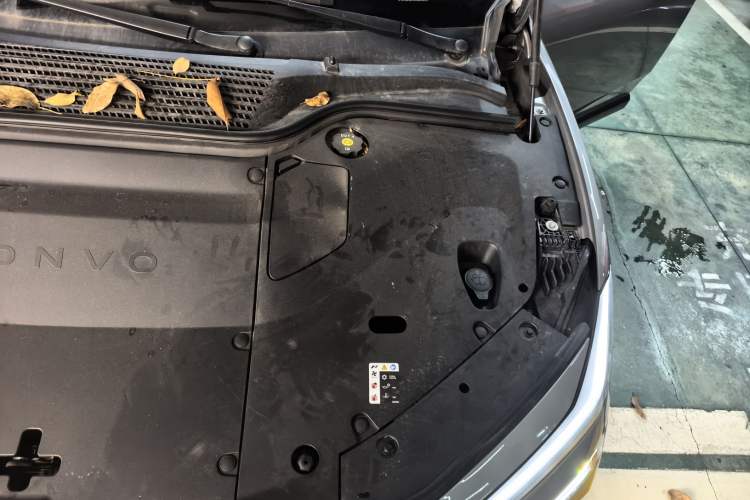 Used ONVO L60 2025 Model—85 kWh Rear-Wheel-Drive Version Engine Bay Left