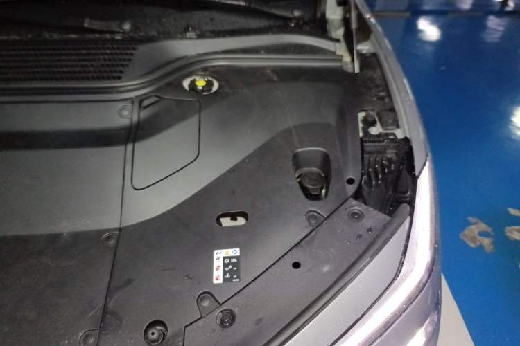 Used ONVO L60 2025 Model—60 kWh All-Wheel-Drive Version Engine Bay Left