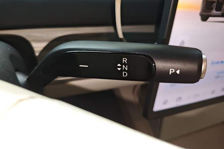 Used ONVO L60 2025 Model—85 kWh Rear-Wheel-Drive Version Gear Lever
