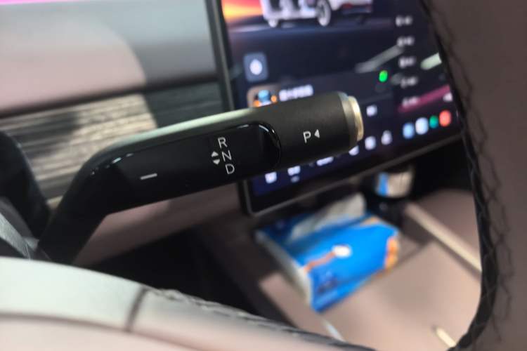 Used ONVO L60 2025 Model—85 kWh Rear-Wheel-Drive Version Gear Lever