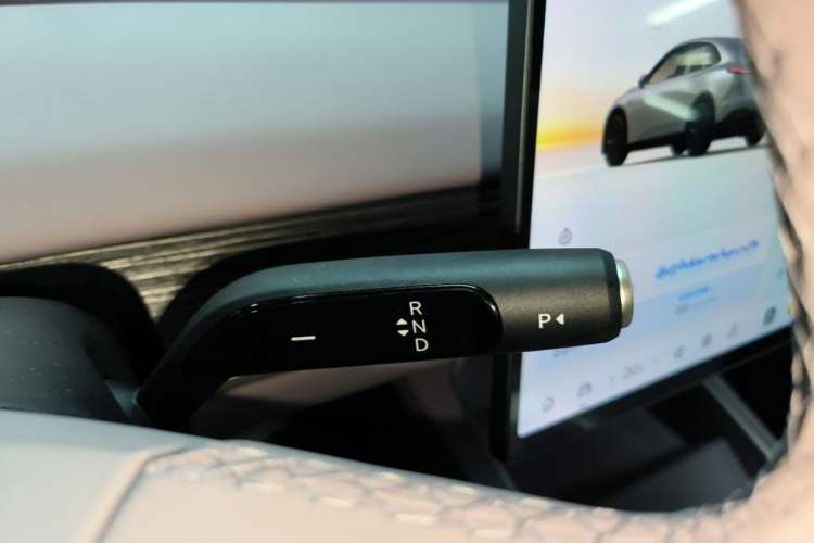 Used ONVO L60 2025 Model—60 kWh Rear-Wheel-Drive Version Gear Lever
