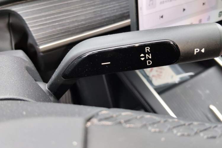 Used ONVO L60 2025 Model—85 kWh Rear-Wheel-Drive Version Gear Lever