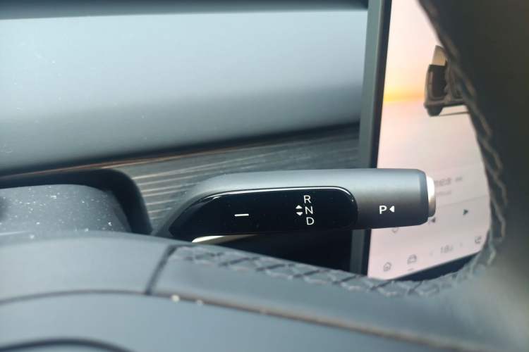 Used ONVO L60 2025 Model—85 kWh Rear-Wheel-Drive Version Gear Lever